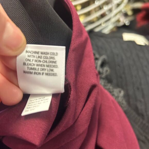 14 Roz & Ali red pants - Picture 5 of 7